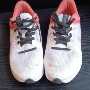 Nike Quest Women’s Running Shoes Coral White Black Lace Up Sneakers Size 7.5